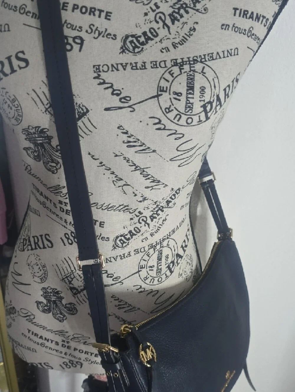 Michael Kors Dark Navy Leather Crescent Med Crossbody Bag W Gold Hardware (EUC)✨